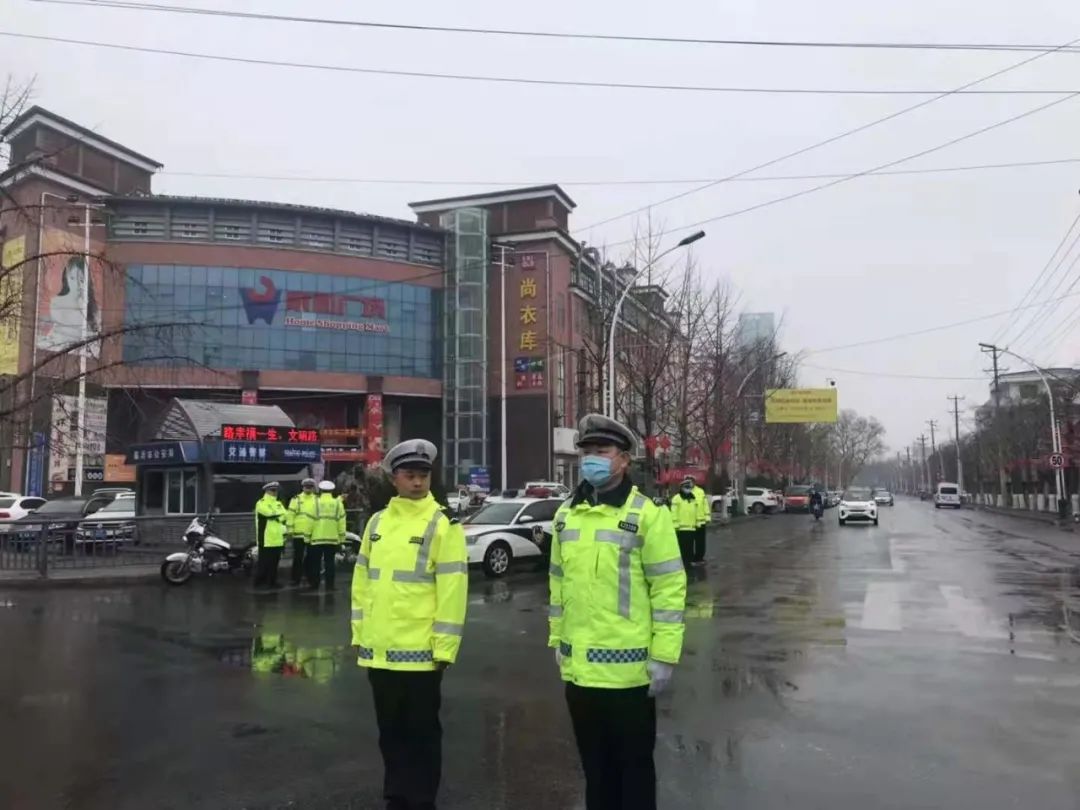 天气变脸!雨、雪、风都安排上了,郯城交警提示注意交通安全!