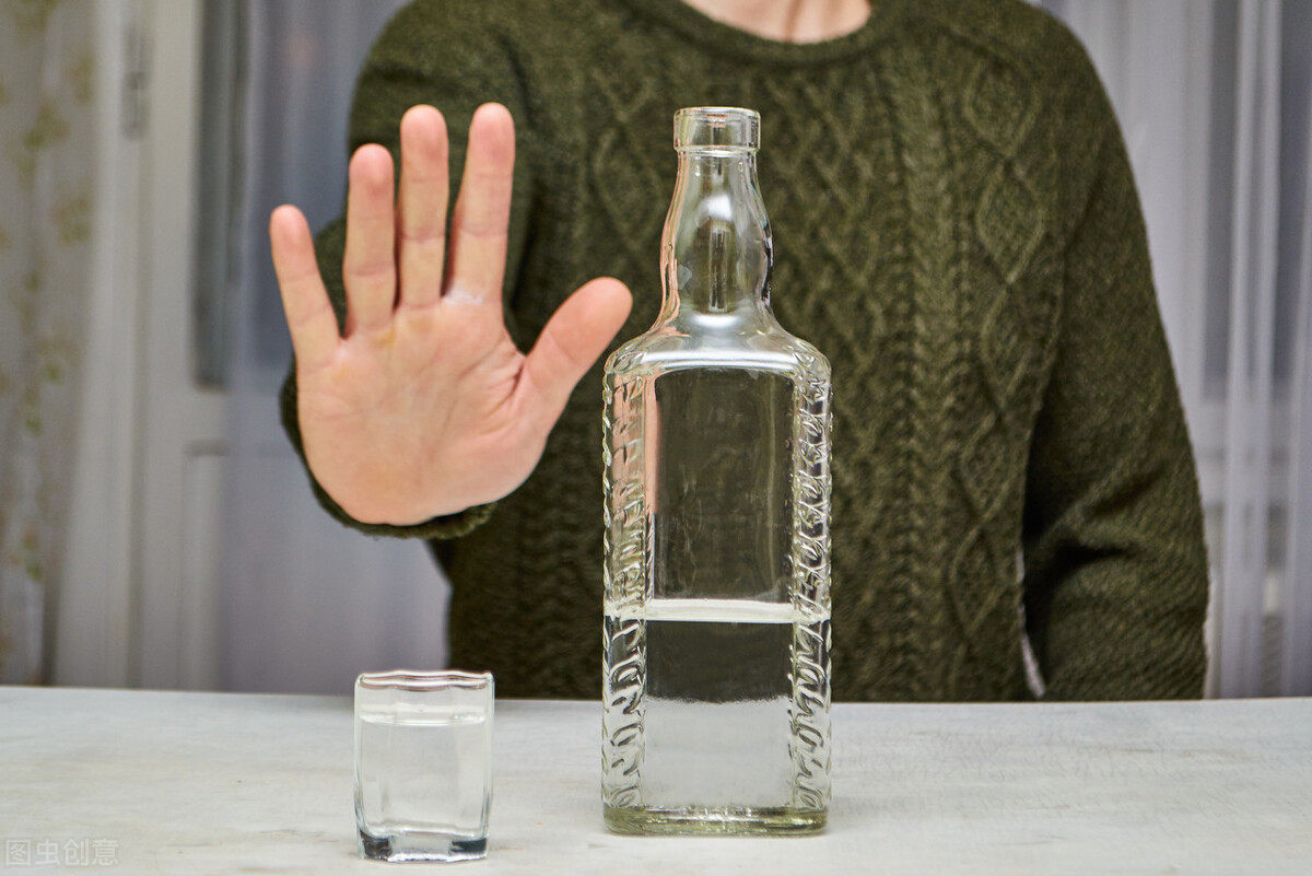 酒精肝戒酒就能自愈?你可能有些误解,医生:做好这5件事很关键