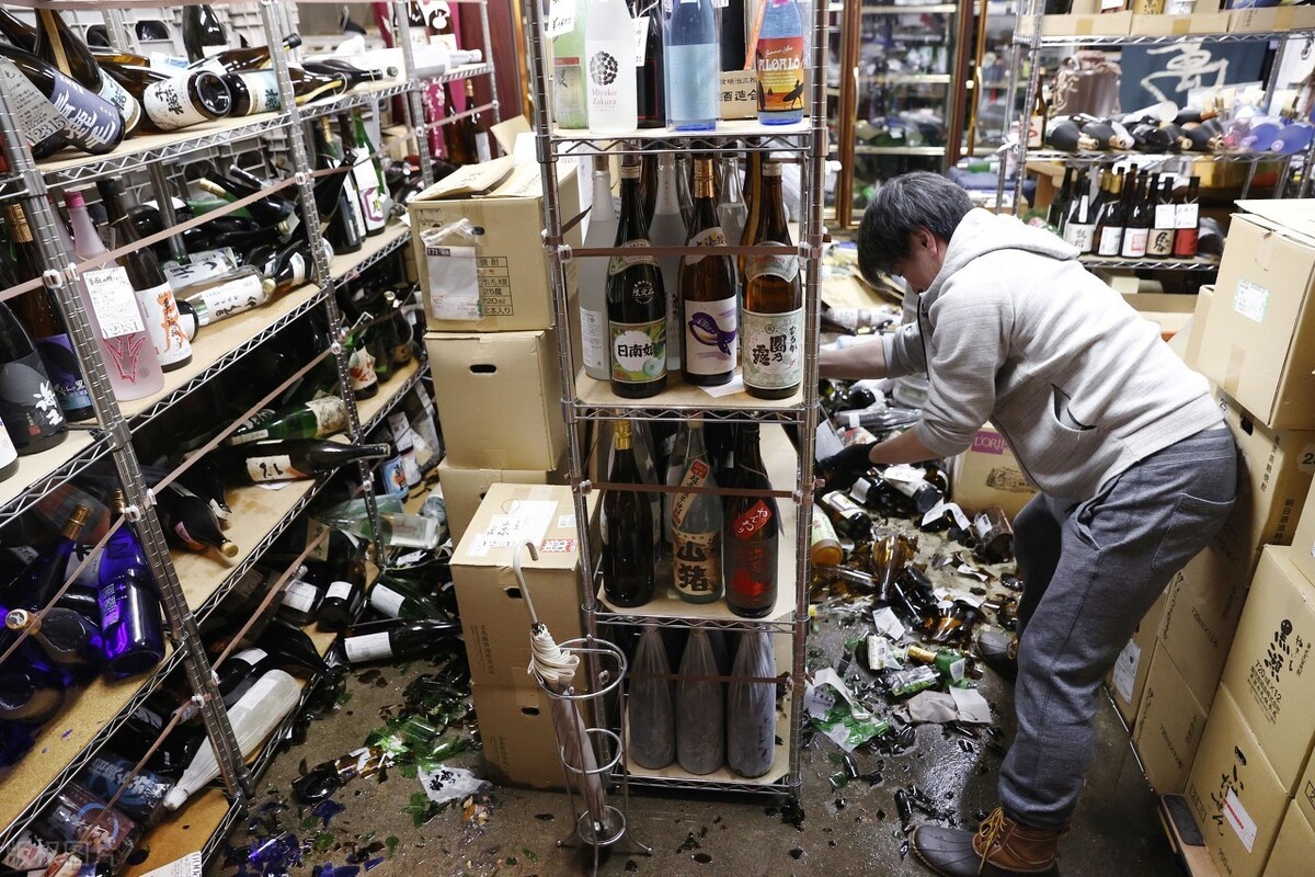 地震,震掉了日本的“妆”!核泄漏阴影下,日本文化的3个困局
