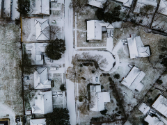 美国各州持续经受暴风雪