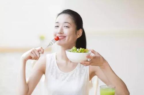“挨饿”能延长寿命?研究表明:做到这2种饿,或许对健康有帮助