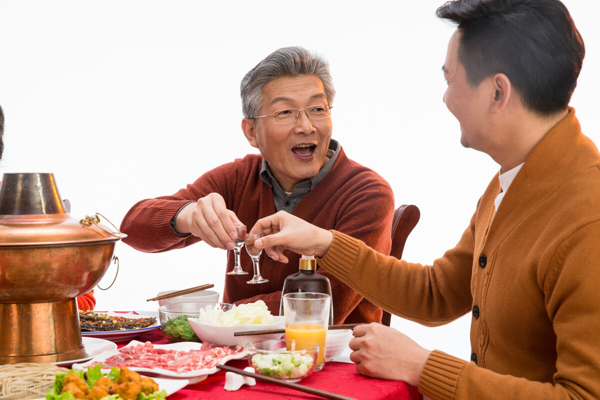 大年初三，56岁的徐先生心梗猝死，药师提醒：这种错误会致命