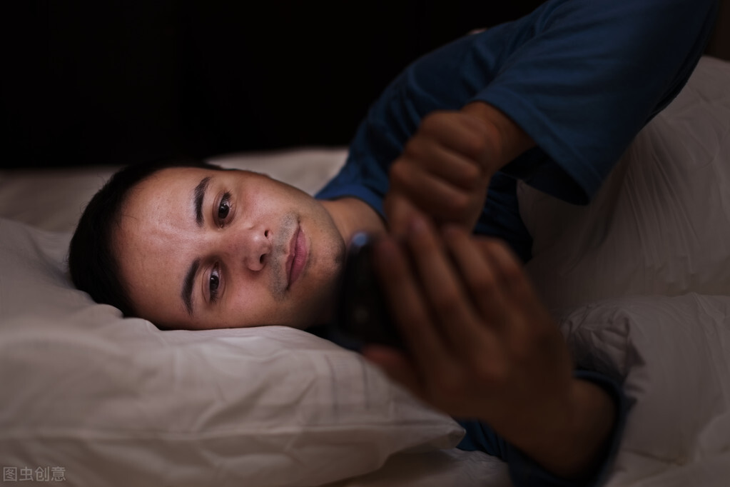 半夜总是容易醒,怎么回事?多半与这四个原因脱不了关系