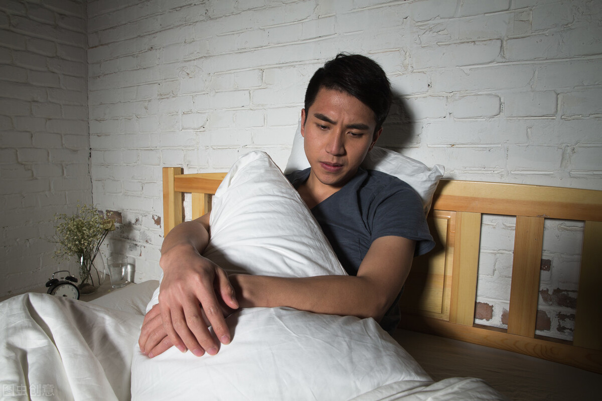 半夜总是容易醒,怎么回事?多半与这四个原因脱不了关系