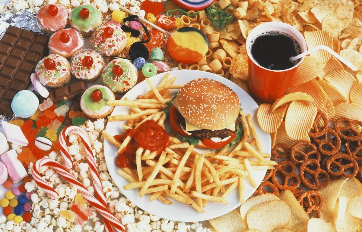 哪些食物有助于降低人体胆固醇?哪些食物会导致胆固醇的升高?