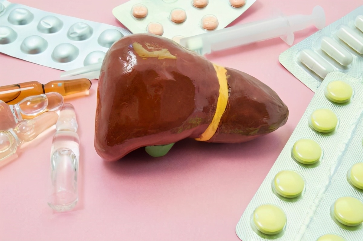 皮肤上出现这种“小红点”,或是肝脏出了问题,4类人别视若无睹