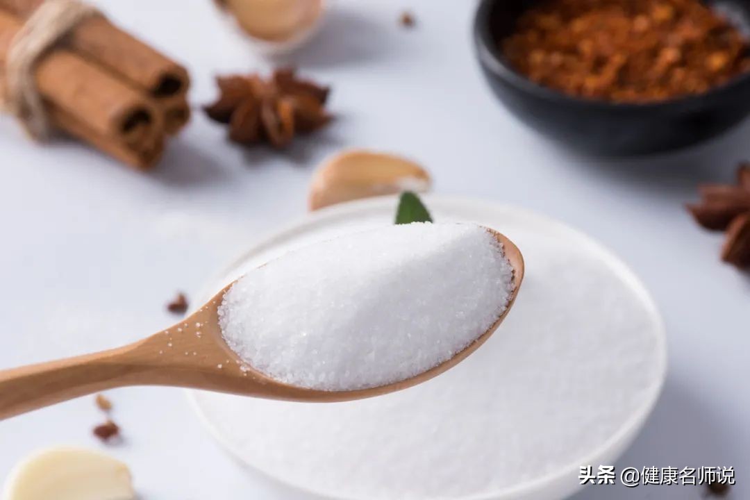 不想被老年痴呆“盯”上,这5个吃饭习惯劝你立刻改掉