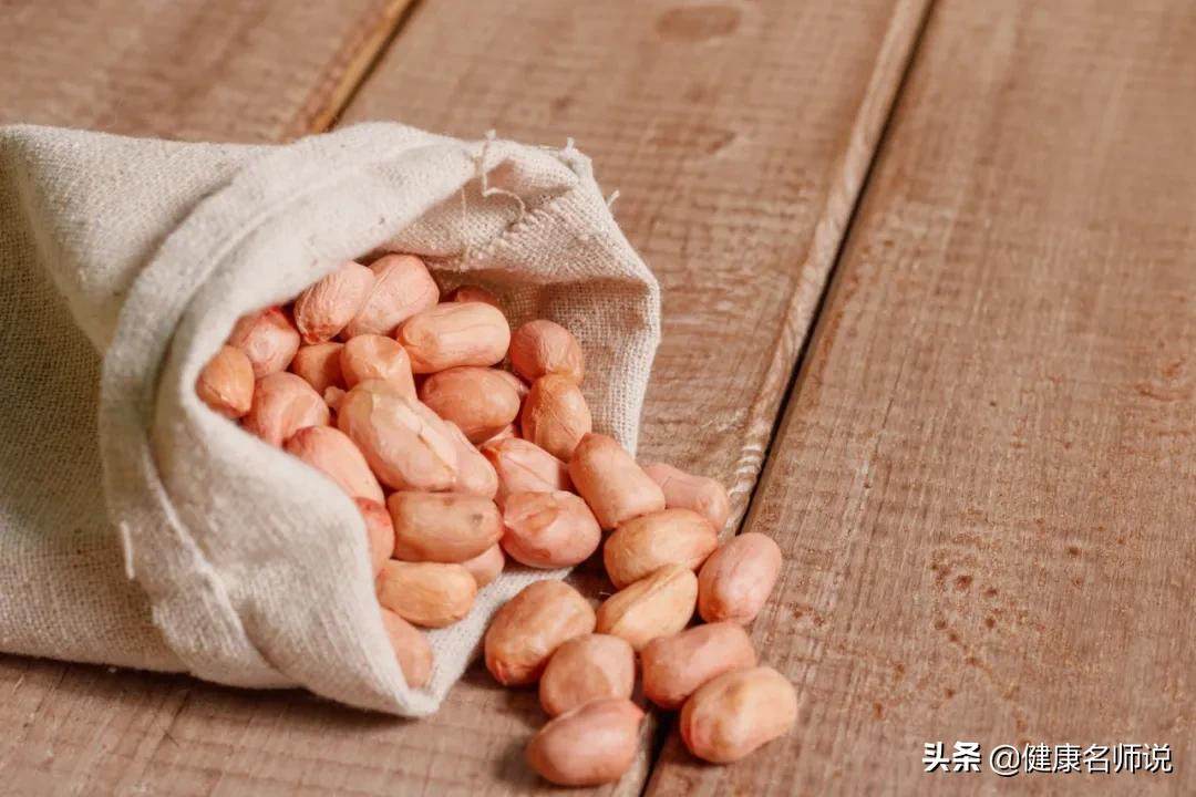不想被老年痴呆“盯”上,这5个吃饭习惯劝你立刻改掉