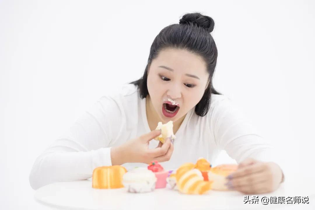 不想被老年痴呆“盯”上,这5个吃饭习惯劝你立刻改掉