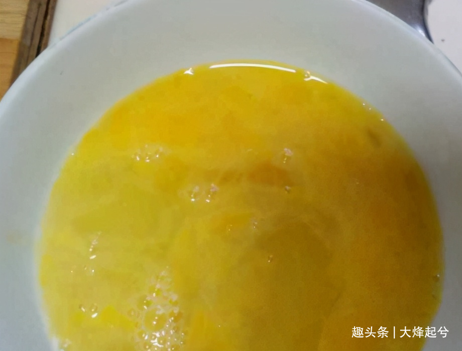 蒲公英别泡水喝了，教你新吃法，用上3点技巧，好吃不苦还降火