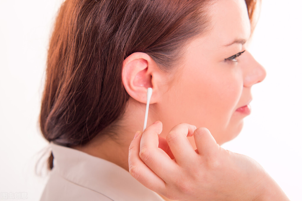 耳朵经常觉得痒，却又掏不出东西，3种坏习惯导致耳朵瘙痒