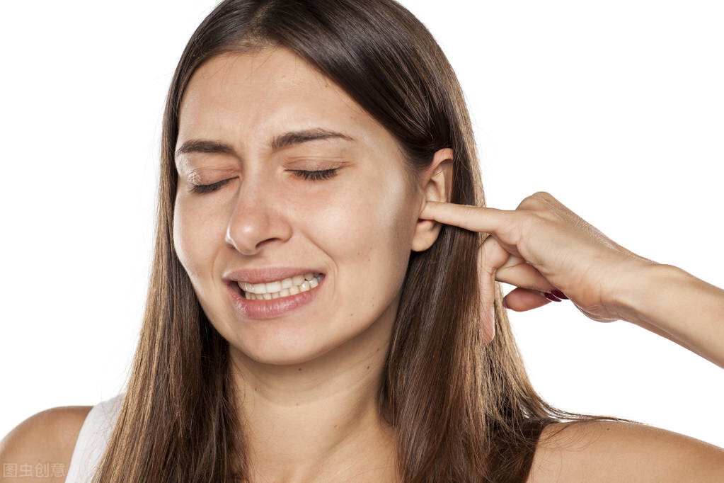 耳朵经常觉得痒，却又掏不出东西，3种坏习惯导致耳朵瘙痒