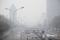 北京天空阴沉，能见度不
