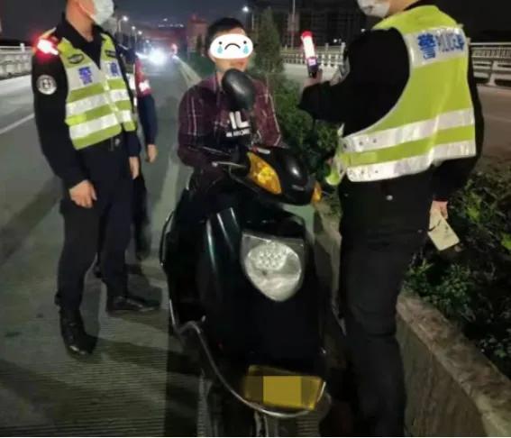 整治交通违法,交警蜀黍不含糊