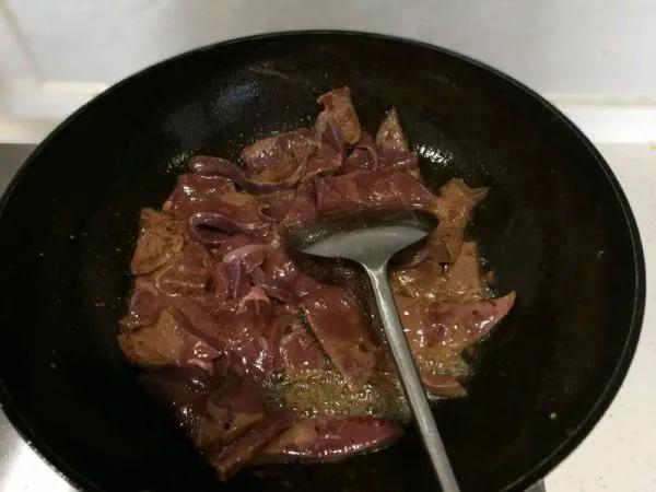 猪肝记住别用清水洗，等于吃毒素，教你正确做法，毒素异味全跑光