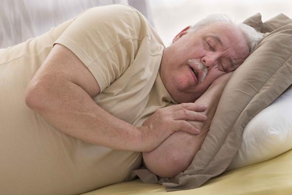 血管不好的人，睡觉时可能出现失眠、胸痛，忠告：3种食物少碰