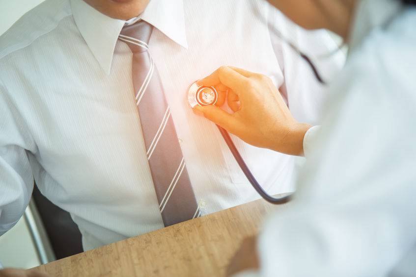 血管不好的人,睡觉时可能出现失眠、胸痛,忠告:3种食物少碰