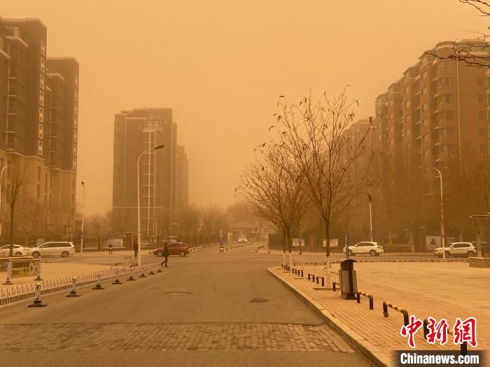 宁夏遭遇强沙尘暴天气 连发11条橙色预警
