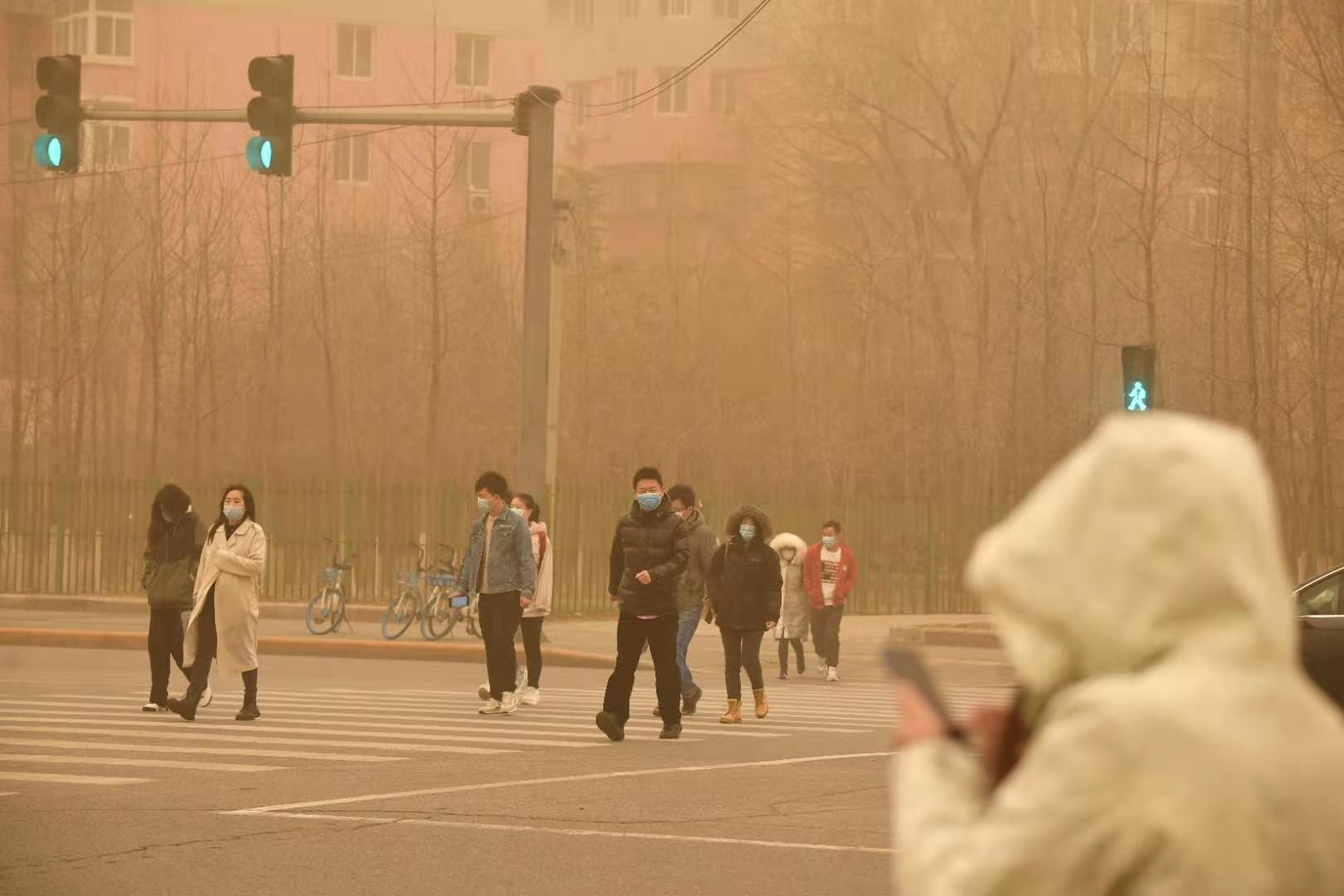 雾霾退,沙尘来,为何近期极端天气如此频繁?专家解释