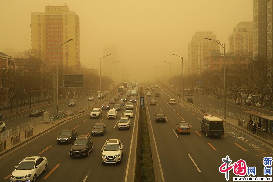 近10年最强沙尘天气来袭!多图直击“复古滤镜”下的京城