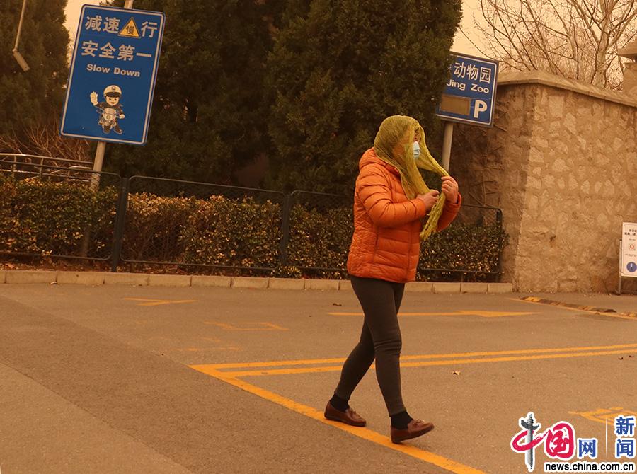 近10年最强沙尘天气来袭!多图直击“复古滤镜”下的京城