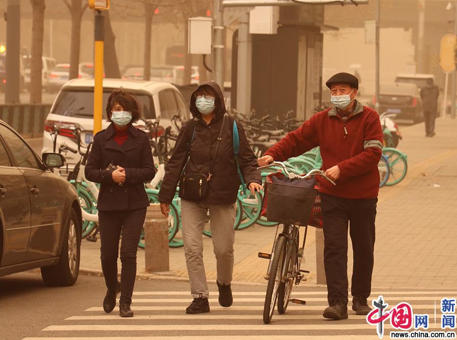 近10年最强沙尘天气来袭!多图直击“复古滤镜”下的京城