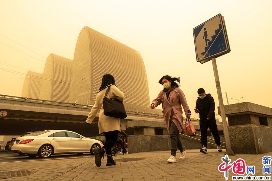 近10年最强沙尘天气来袭!多图直击“复古滤镜”下的京城