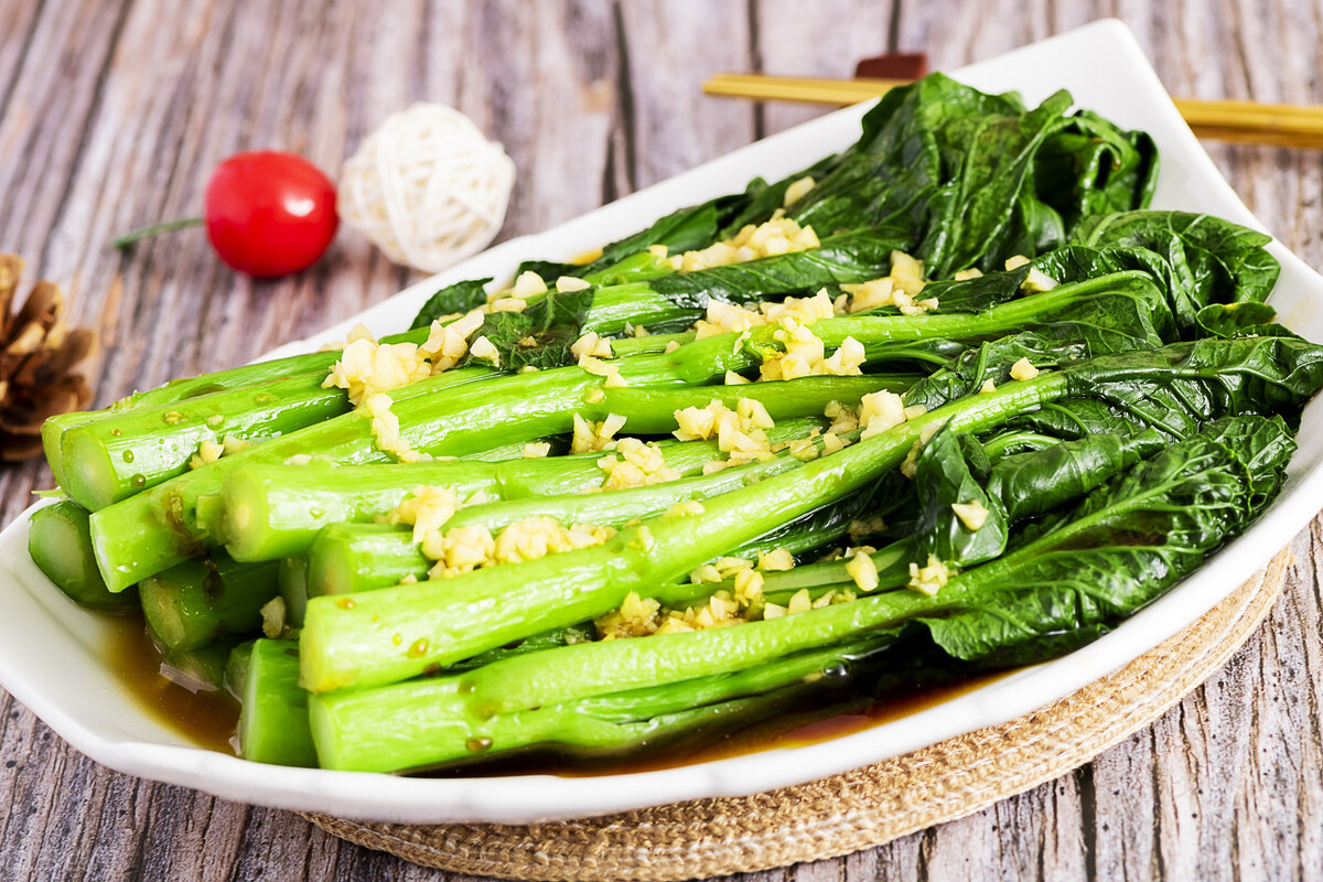 别只盯着牛奶,这4种食物会让你骨骼更“强健”,不妨多吃点