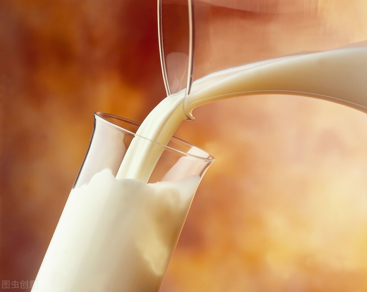 别只盯着牛奶，这4种食物会让你骨骼更“强健”，不妨多吃点
