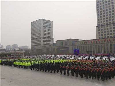 文明交通整治提升行动昨日启动,从“管人”和“管车”入手,全面提升全社会遵章守规自觉性