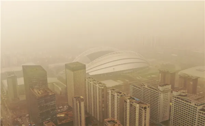近10年我国最强沙尘天气,太阳都变蓝了!会影响杭州吗?