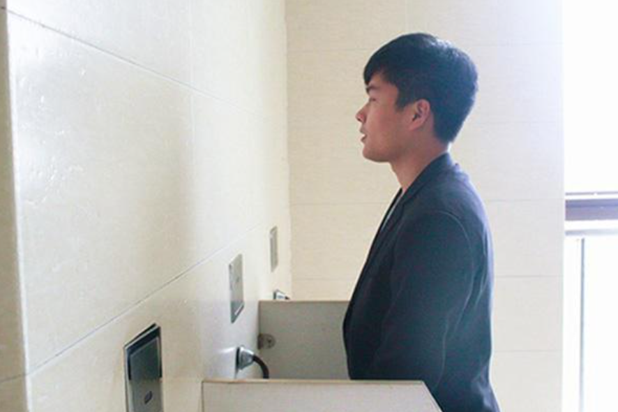 一喝水就想上厕所的人,说明肾功能出现问题?这些原因你该知道
