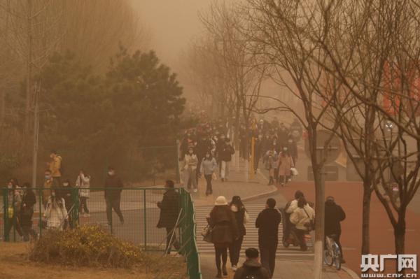 本次强沙尘天气影响范围超380万平方公里 未来五天西北华北仍有沙尘