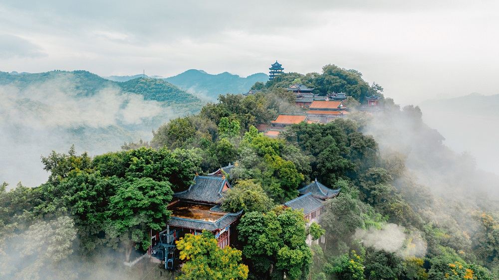 传说中的“阴曹地府”真的存在,白天游客络绎不绝,晚上没人敢来