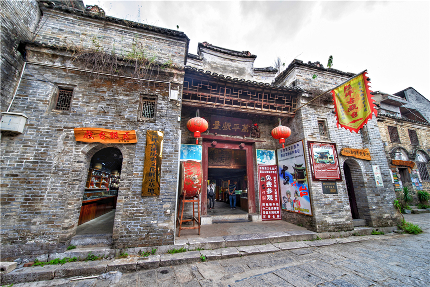最美的桂林山水不在阳朔，在这个千年古镇，20元背景图就是这里