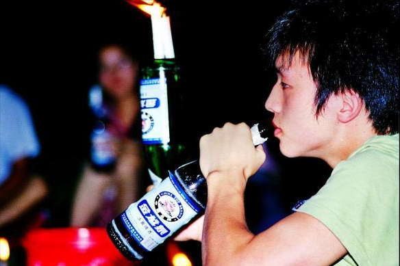 每天喝多少酒,算过量饮酒?用这个公式算一下,做到心中有数