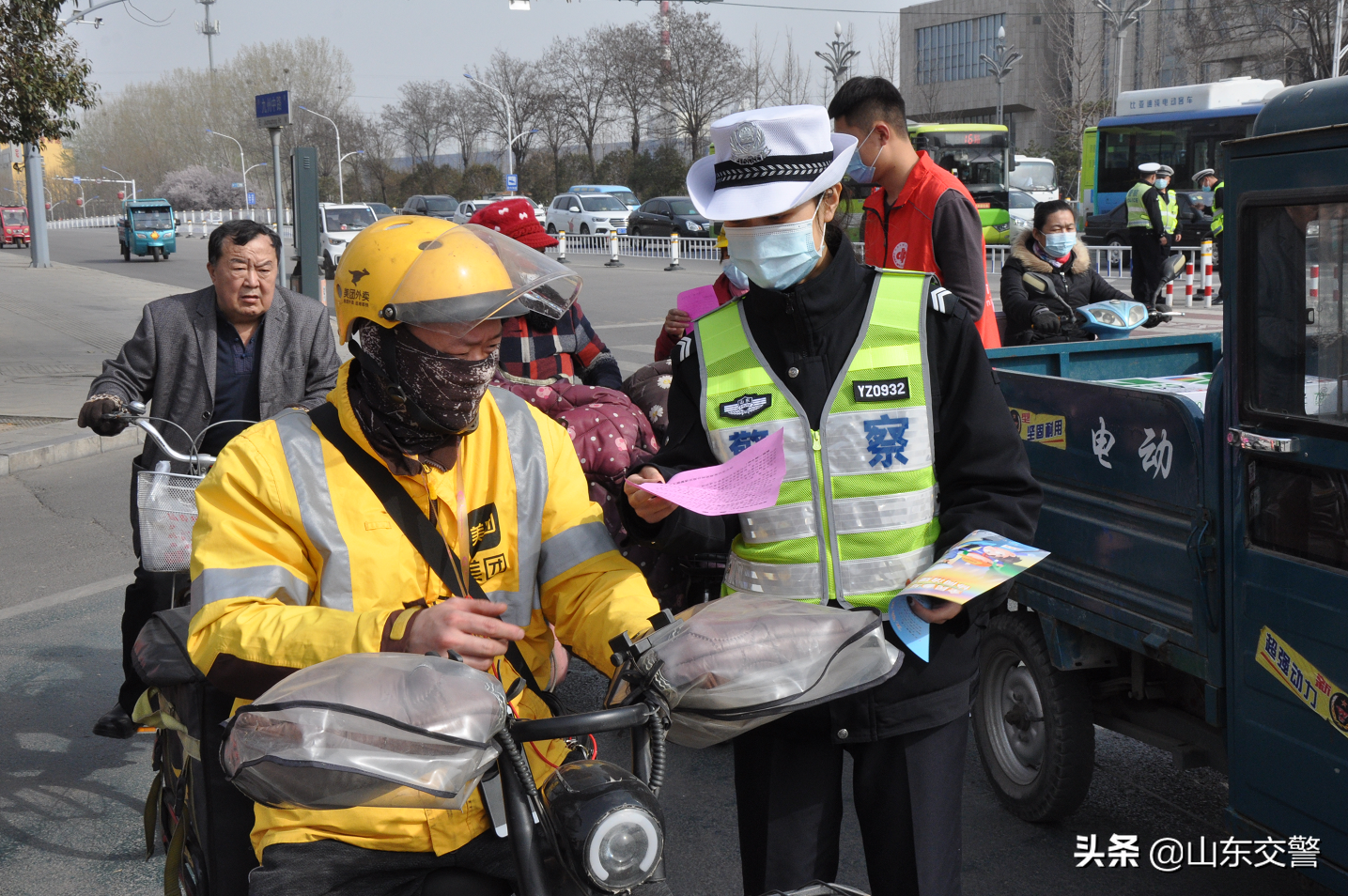 交通安全莫小觑!济宁兖州交警宣传到身边