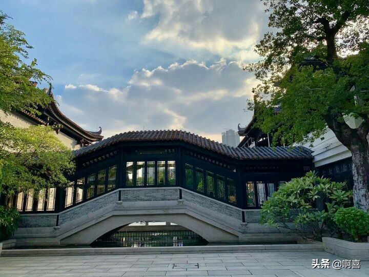 广东游客最多的十个景点是哪里?