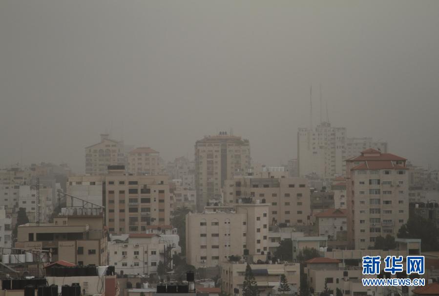 加沙城遭遇沙尘天气
