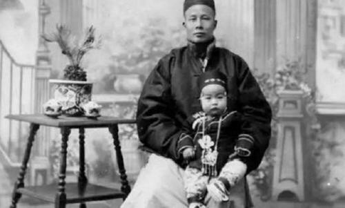 北京蹬三轮大爷,一小时150元,住四合院,真实身份是“贝勒”