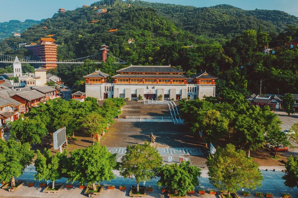 传说中的“阴曹地府”真的存在,白天游客络绎不绝,晚上没人敢来