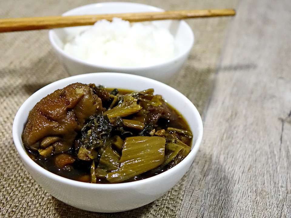 明明已经控盐,为何血压还是飙升?这4种隐形盐,藏得太深了