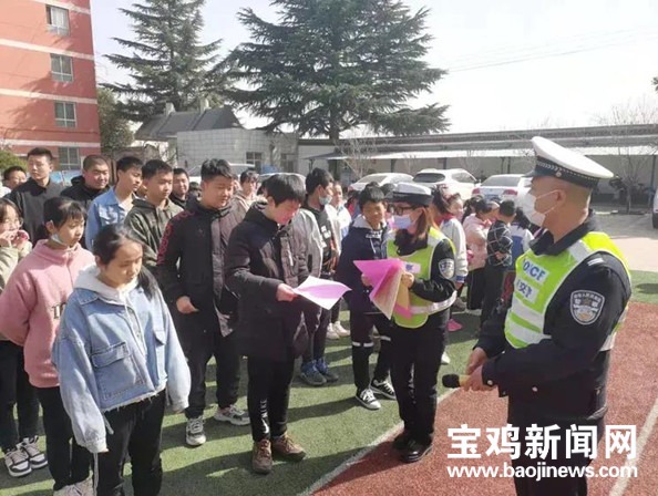 交通安全从娃娃抓起!宝鸡交警在孩子们心中播下“平安种”