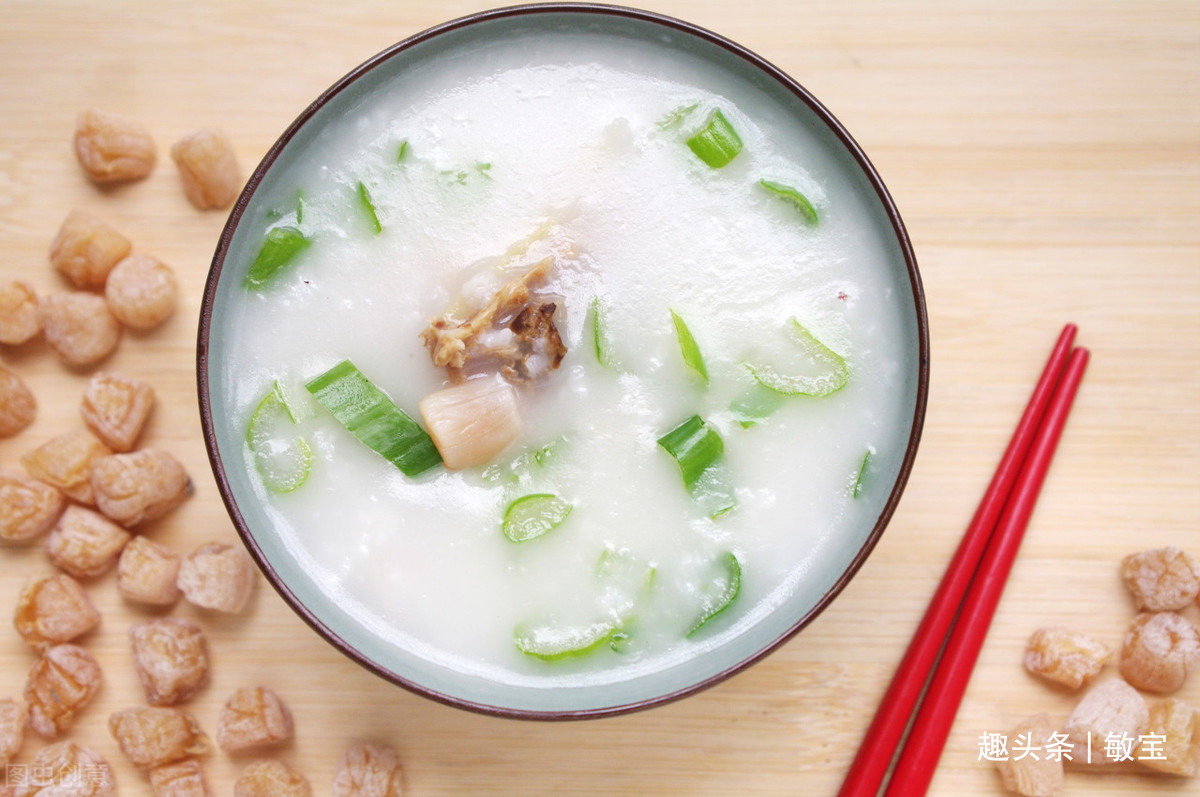 吃烤鸭时，服务员问你：鸭架要煲汤还是炸？不懂就要多花钱了