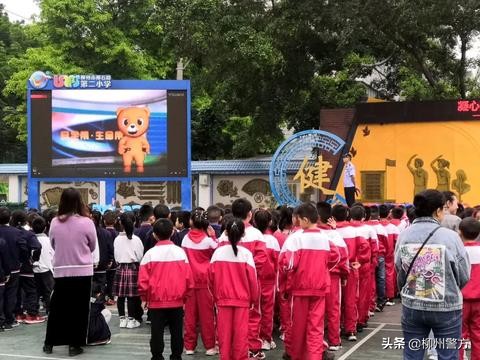 @所有家长,这些交通安全知识,请教给你的孩子~