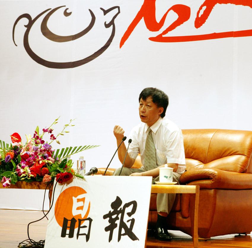 易中天:深圳的文化在我看来,它的品格不是对过去文化的回望,而是面向未来的创新