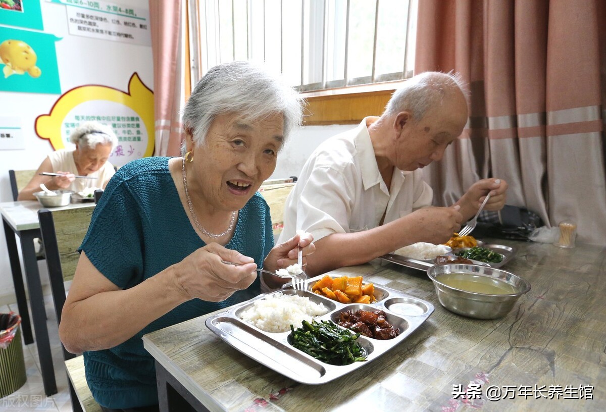 老年人饮食要科学搭配，有助于延缓衰老，这4条“建议”快收好