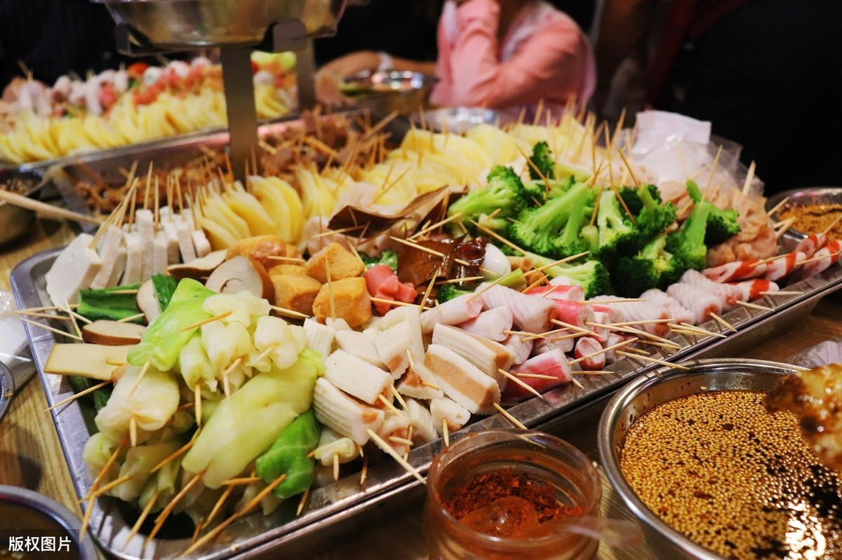 小区楼下摆地摊,这10种小吃最火,老板都忙不过来