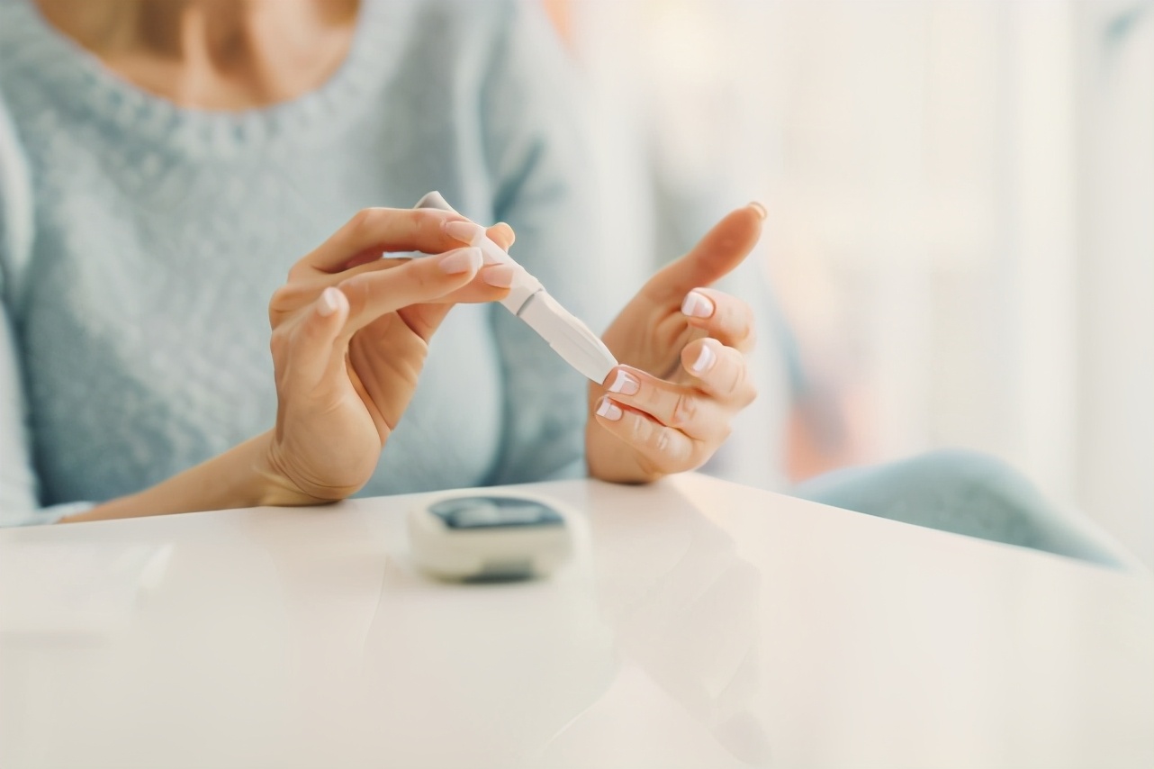 医生:血糖高的人,不仅糖要少吃,这4种“隐形糖”食物也要少吃
