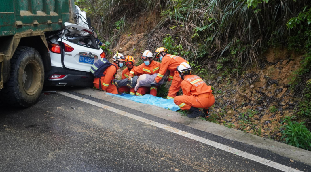 雨天路滑,昨日,贵州多地发生交通事故